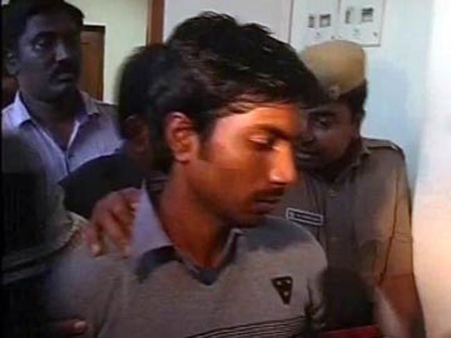 लगभग 6 करोड़ रुपये का सोना चोरी कर लौटाया किरण कुमार ने