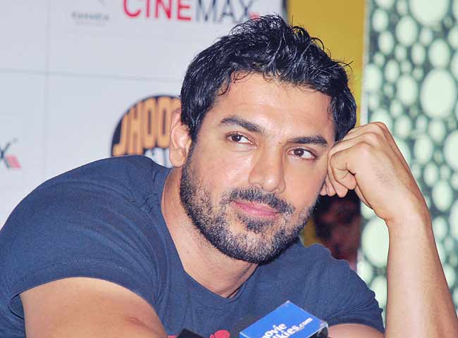 जॉन अब्राहम और प्रिया रुंचाल