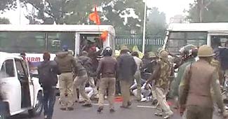 एबीवीपी कार्यकर्ताओं पर पुलिसिया डंडे