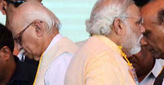 नरेंद्र मोदी और लालकृष्ण आडवाणी