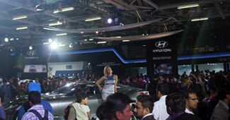 ऑटो एक्‍सपो देखने के लिए भीड़ उमड़ पड़ी