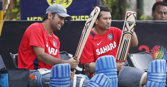 File Photo: एमएस धोनी और सचिन तेंदुलकर