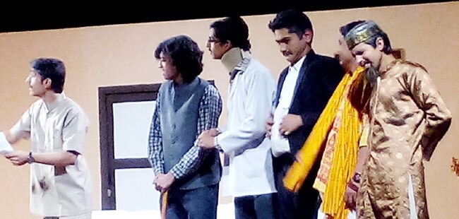 नाटक 'जांच-पड़ताल' का एक दृश्य