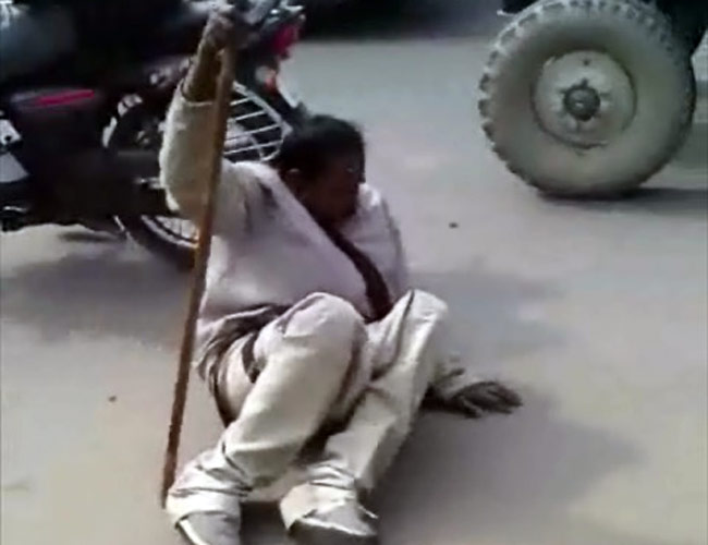 नशे में यूपी पुलिस का सिपाही