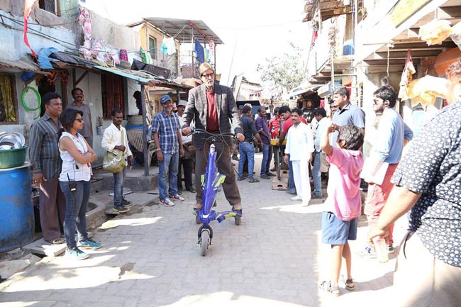 बच्चन के इस स्कूटर का फिल्म के सेट पर हर कोई फैन हो गया