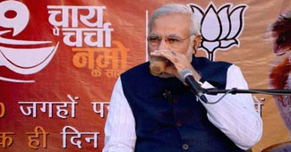 'चाय पे चर्चा' करते नरेंद्र मोदी