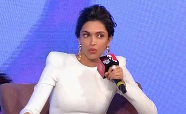 इंडिया टुडे कॉन्‍क्‍लेव में सवालों के जवाब देती दीपिका पादुकोण