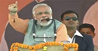 रैली को संबोधित करते मोदी