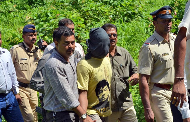 फोटो पत्रकार से गैंगरेप के आरोपियों में से एक