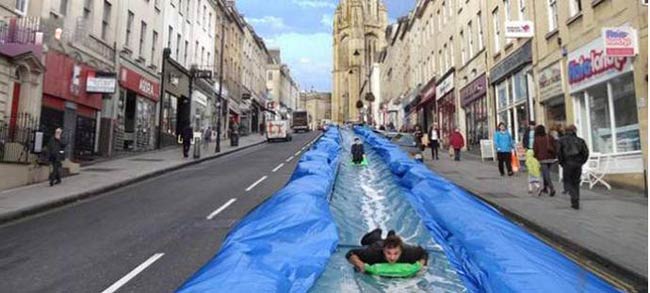 सड़क के बीचों-बीचों बिछाया गया स्‍लाइडर