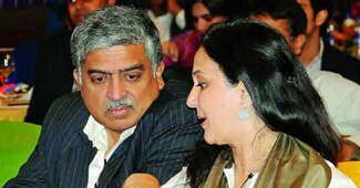 नंदन नीलेकणि और उनकी पत्नी रोहिणी नीलेकणि