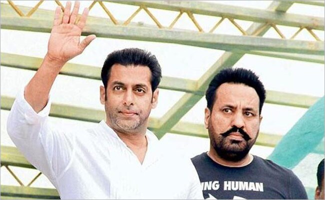 सलमान खान अपने बॉडीगार्ड शेरा के साथ (फाइल फोटो)