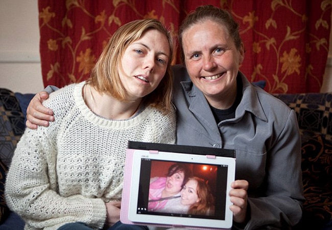 अपनी बेटी केलेग के साथ सारा