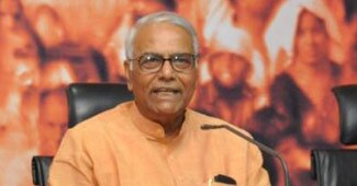 प्रेस कॉन्‍फ्रेंस करते यशवंत सिन्‍हा