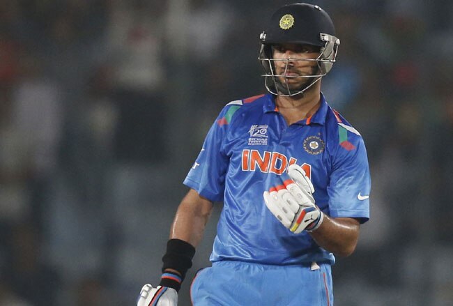 हाफसेंचुरी बनाने के बाद जश्न मनाते हुए युवराज सिंह