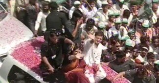 रोड शो के दौरान राहुल