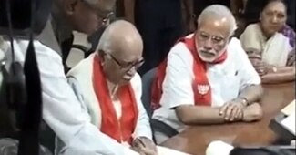 नामांकन दाखिल करते वक्त आडवाणी के साथ थे मोदी