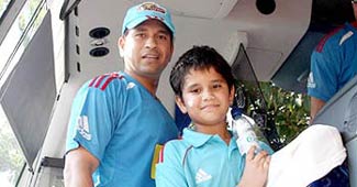 अपने बेटे अर्जुन के साथ सचिन तेंदुलकर