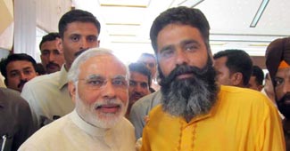 मोदी के साथ अरुण खुराना