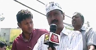 दिल्‍ली में केजरीवाल पर हमला
