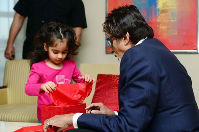 अपनी नन्‍ही फैन के साथ अमिताभ बच्‍चन