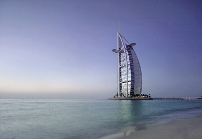दुबई का प्रसिद्ध बुर्ज अल अरब होटल