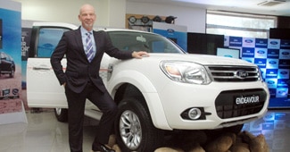 एंडेवर की लॉन्चिंग के दौरान निजेल हैरिस