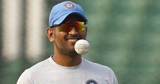 एम एस धोनी