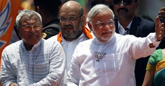 बनारस में नरेंद्र मोदी का रोड शो