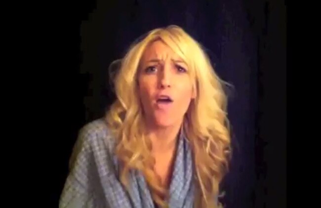 डरी हुई एडरीन एयरहार्ट