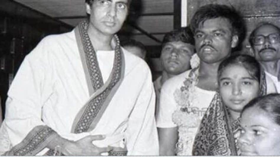 ताजा हुईं अमिताभ बच्चन की पुरानी यादें, इमोशनल हुए बिग बी - amitabh bachchan nostalgia shares old pictures on facebook - AajTak