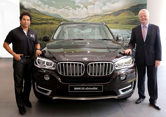 सचिन ने लॉन्‍च की BMW की नई SUV X5