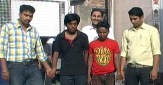 पुलिस की गिरफ्त में आरोपी युवक