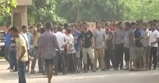 कश्मीरी छात्रों की पिटाई का जमकर हुआ विरोध