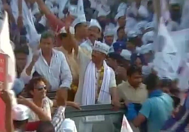 बनारस में अरविंद केजरीवाल का रोड शो