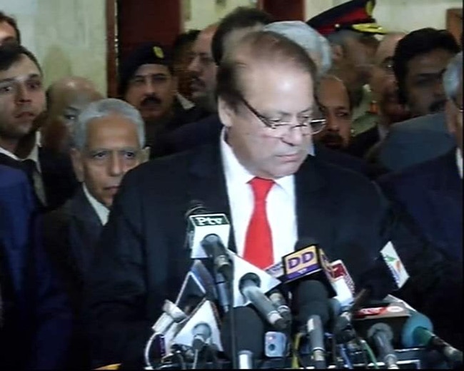 प्रेस कॉन्‍फ्रेंस के दौरान नवाज शरीफ