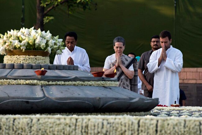 पूर्व प्रधानमंत्री राजीव गांधी की पुण्यतिथि पर श्रद्धांजलि देते सोनिया, राहुल और कमलनाथ
