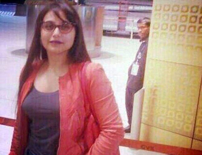 मुंबई एयरपोर्ट पर रानी मुखर्जी