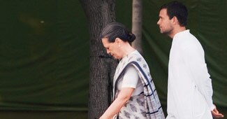 सोनिया गांधी के साथ राहुल