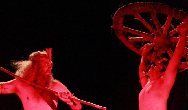 अर्जुन का बेटा प्ले का एक दृश्य