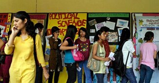 दिल्ली यूनिवर्सिटी में दाखिले की दौड़