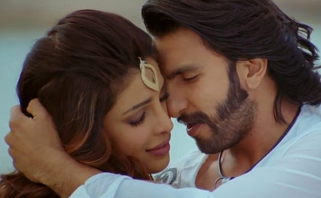 गुंडे में रणवीर सिंह और प्रियंका चोपड़ा