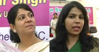 सुनैना और पारुल (बाएं से)