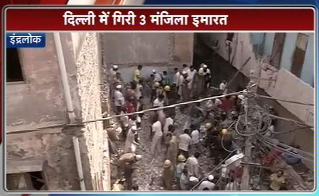 राहत व बचाव कार्य में जुटे लोग