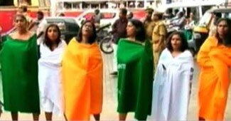 विरोध प्रदर्शन करती महिलाएं