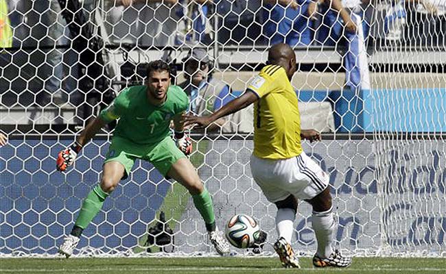 पाब्लो अरमेरो ने पांचवें मिनट में गोल दागा