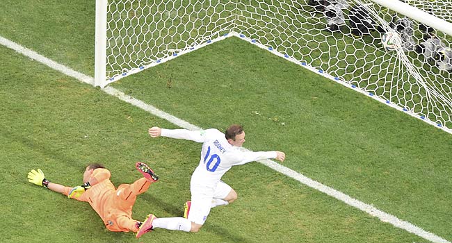 वेन रूनी ने आखिरकार अपने तीसरे फीफा वर्ल्ड कप में पहला गोल किया