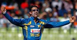 श्रीलंका के गेंदबाज सचित्र सेनानायके