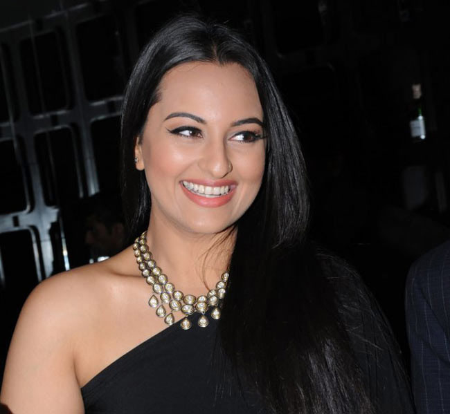 सोनाक्षी सिन्‍हा