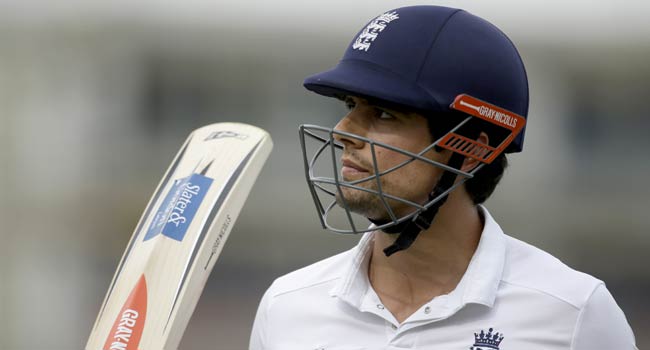 इंग्लैंड क्रिकेट टीम के कप्तान एलिस्टेयर कुक
